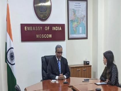 Indian embassy said, 'Russia is safe for Indian students, don't worry of any kind' | रूस में रहने वाले भारतीय छात्रों से दूतावास ने कहा, 'रूस पूरी तरह से सुरक्षित, न करें किसी भी तरह की चिंता' Indian embassy said, 'Russia is safe for Indian students, don't worry of any kind' | रूस में रहने वाले भारतीय छात्रों से दूतावास ने कहा, 'रूस पूरी तरह से सुरक्षित, न करें किसी भी तरह की चिंता'