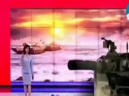 Russia Ukraine war Indian media coverage anchor reading news blown from tank video viral | स्टूडियो में न्यूज पढ़ रही एंकर को टैंक से उड़ाया! रूस-यूक्रेन युद्ध की कवरेज का ये अंदाज हुआ वायरल, देखें वीडियो