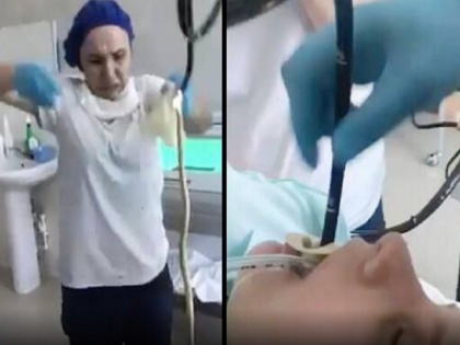 Horrifying Video 4ft Snake Pulled Out by doctors of Russian Woman Mouth | रूस का हैरान करने वाला मामला, डॉक्टरों ने महिला के मुंह से निकाला 4 फीट लंबा सांप, देखे वीडियो