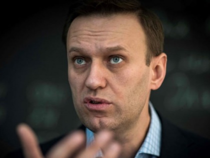 Russia's opposition leader and comrade Vladimir Putin's arch-rival Navalny coma allegedly poisoning during flight | कोमा में रूस के विपक्षी नेता और राष्ट्रपति व्लादिमीर पुतिन के धुर विरोधी नवलनी, विमान यात्रा के दौरान कथित रूप से जहर देने का मामला