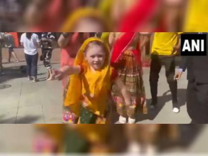 Russian toddler in Indian attire steals hearts with bhangra performance for PM's welcome watch video | भारतीय पोशाक में रूसी बच्ची ने भांगड़े संग किया पीएम मोदी का स्वागत, तेजी से वायरल हो रहा वीडियो, देखें Russian toddler in Indian attire steals hearts with bhangra performance for PM's welcome watch video | भारतीय पोशाक में रूसी बच्ची ने भांगड़े संग किया पीएम मोदी का स्वागत, तेजी से वायरल हो रहा वीडियो, देखें