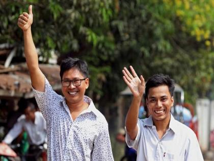 Myanmar frees Reuters 2 reporters says one Can't wait to go to my newsroom | म्यांमार जेल में डेढ़ साल सजा काटने के बाद छूटे रॉयटर्स के पत्रकार ने कहा, 'न्यूज रूम जाने के लिए अब और इंतजार नहीं कर सकता'