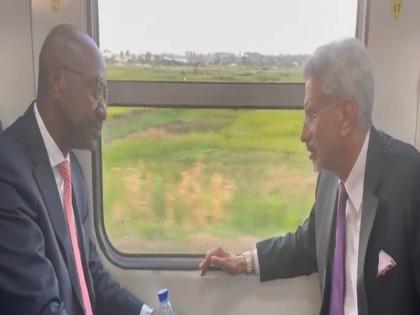 S Jaishankar traveled in an Indian-made train in Mozambique | 'मेड इन इंडिया' ट्रेन में विदेश मंत्री एस. जयशंकर ने इस देश में जाकर की यात्रा, देखें वीडियो
