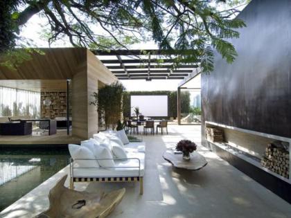 तेंदुलकर का ये बंगला पेरी क्रॉस रोड पर स्थित है।