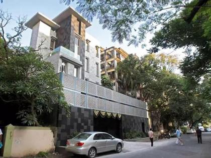 इस बंगले के बेसमेंट में एक साथ 50 कारें खड़ी हो सकती है।