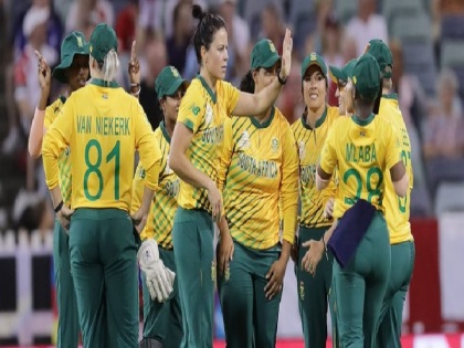 Women's T20 World Cup: South Africa beat England by six wickets | Women's T20 World Cup: दक्षिण अफ्रीका का इंग्लैंड के खिलाफ उलटफेर, दर्ज की इस टीम पर अपनी पहली जीत