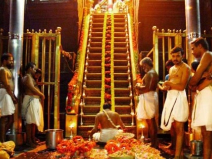 sabarimala temple security tightened over women entering in mandir | थोड़ी देर में खुलेंगे सबरीमाला मंदिर के कपाट, क्या महिलाओं को मिलेगी एंट्री