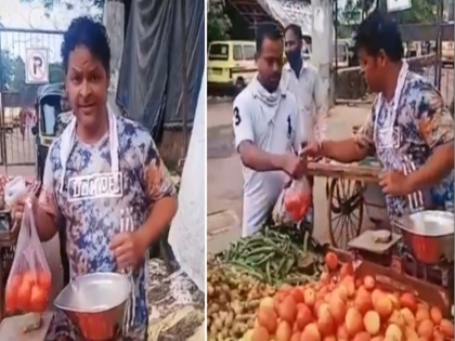 Actor Javed Hyder sells vegetables and makes TikTok videos viral | लॉकडाउन का असर: परिवार का पेट पालने के लिए सब्‍जी बेचने को मजबूर आमिर खान संग काम कर चुका यह एक्टर, संघर्ष को सलाम कर रहे लोग