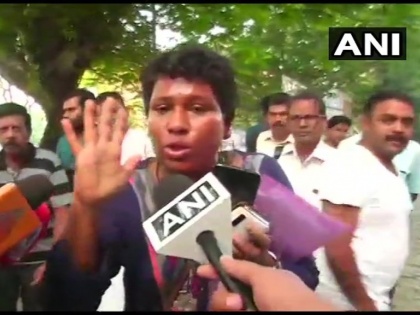 Kerala: Bindu Ammini, one of the two women who first entered the #Sabarimala temple in January this year, says, "a man sprayed chilli and pepper at my face,"outside Ernakulam city police commissioner's office today morning. | सबरीमाला प्रवेश विवाद: बिंदू अम्मिनी का दावा, मंदिर जाने के दौरान एक आदमी ने छिड़क दी मिर्च पाउडर