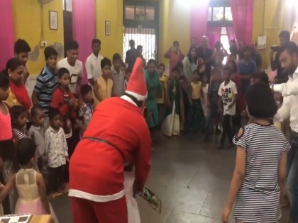 sachin tendulkar dresses up as santa claus on christmas video goes viral | सचिन तेंदुलकर ने इस खास अंदाज में मनाया क्रिसमस, वीडियो देख फैंस कर रहे हैं खूब तारीफ