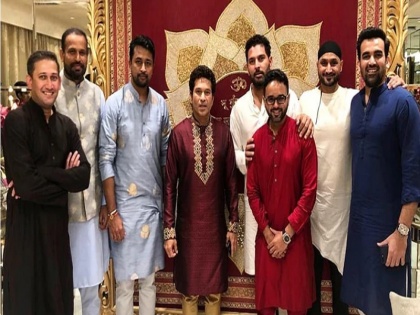 Sachin Tendulkar shares pic with Yuvraj, Harbhajan, and other former teammates, goes viral | एक ही तस्वीर में नजर आए सचिन-युवराज, भज्जी, जहीर समेत कई स्टार क्रिकेटर, हुई वायरल