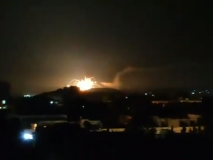 Israel says attacks Syria military targets after rocket launches | सीरिया ने इजराइल की मिसाइलों को दमिश्क के ऊपर मार गिराया