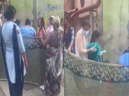 Safdarjung Hospital Woman gives birth child outside accusing hospital administration of not admitting Video Viral | सफदरजंग अस्पताल के बाहर महिला ने दिया बच्चे को जन्म, अस्पताल प्रशासन पर एडमिट न करने का आरोप, देखें वीडियो