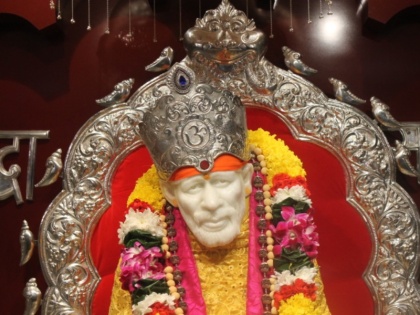 Congress rebel MLA will visit Sai Baba temple Shirdi tomorrow | महाराष्ट्रः कर्नाटक रवाना होने से पहले कांग्रेस के बागी विधायक शिरडी मंदिर में साईं बाबा का लेंगे आशीर्वाद