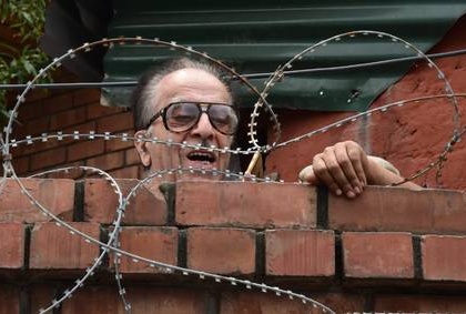 Jammu and Kashmir bjp congress pdp Uproar over detention former Union Minister Saifuddin Soz no news Mehbooba Sajjad Lone now I am free | कांग्रेसी नेता और पूर्व केंद्रीय मंत्री सैफुद्दीन सोज की नजरबंदी पर बवाल, महबूबा के प्रति कोई खबर नहीं, सज्जाद लोन बोले-अब मैं आजाद हूं