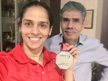 Commonwealth Games: Saina Nehwal Tweets After Father's Name Is Cut From Officials' List | कॉमनवेल्थ गेम्स: खेलगांव में पिता को प्रवेश ना मिलने से साइना नेहवाल खफा