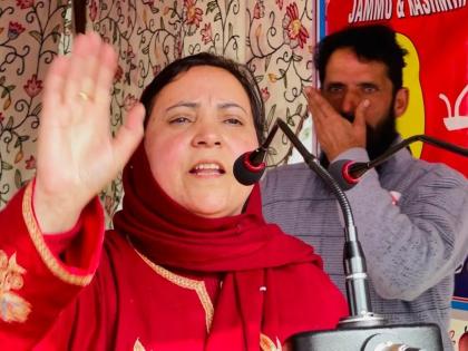 Jammu and Kashmir Assembly Elections 2024 Former National Conference minister Sakina Itoo files nomination Damhal Hanjipora seat accompanied Omar Abdullah | Jammu and Kashmir Assembly Elections: नेशनल कॉन्फ्रेंस की पूर्व मंत्री सकीना इटू ने दमहाल हंजीपोरा विधानसभा सीट से किया नामांकन, साथ रहे उमर अब्दुल्ला Jammu and Kashmir Assembly Elections 2024 Former National Conference minister Sakina Itoo files nomination Damhal Hanjipora seat accompanied Omar Abdullah | Jammu and Kashmir Assembly Elections: नेशनल कॉन्फ्रेंस की पूर्व मंत्री सकीना इटू ने दमहाल हंजीपोरा विधानसभा सीट से किया नामांकन, साथ रहे उमर अब्दुल्ला
