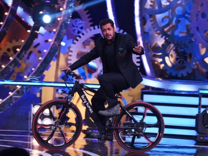Salman Khan promoting E Cycle and healthy lifestyle | सलमान खान को महंगी कारों से ज्यादा अपनी ई-साइकिल से है प्यार
