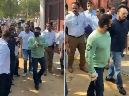 सलमान खान साबरमती आश्रम पहुंचे, चरखे पर हाथ आजमाया, जानें आगंतुक पुस्तिका में क्या लिखा, देखें तस्वीरें