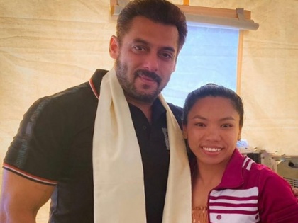 tokyo Olympic silver medalist Mirabai Chanu's dream came true expressed happiness on meeting Salman Khan | ओलंपिक रजत पदक विजेता मीराबाई चानू का सच हुआ सपना, सलमान खान से मिलने पर जाहिर की खुशी