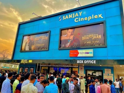 salman khan Kisi Ka Bhai Kisi Ki Jaan Box Office Collection Day 2 earn 25 cr | Kisi Ka Bhai Kisi Ki Jaan Box Office: ईद के दिन 'किसी का भाई किसी की जान' की कमाई में आया जबरदस्त उछाल, दूसरे दिन फिल्म ने कमाए इतने करोड़