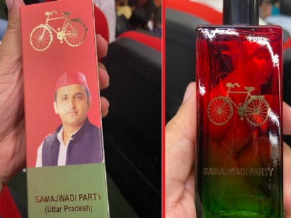UP Election 2022 Akhilesh Yadav launched Samajwadi Party Perfume | यूपी चुनाव: अखिलेश यादव ने किया समाजवादी पार्टी का 'परफ्यूम' लॉन्च, आएगी समाजवाद की महक!