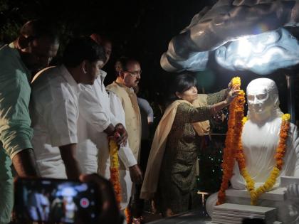 Ujjain: research on manuscripts of compositions of Mahakavi Kalidas will be done again | उज्जैन: कालिदास समारोह का शुभारंभ, महाकवि की रचनाओं की पांडुलिपियों पर फिर की जाएगी रिसर्च Ujjain: research on manuscripts of compositions of Mahakavi Kalidas will be done again | उज्जैन: कालिदास समारोह का शुभारंभ, महाकवि की रचनाओं की पांडुलिपियों पर फिर की जाएगी रिसर्च