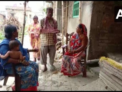 Samastipur Parents youth beg collect money get mortal son released employee allegedly asked for Rs 50000 to release body Sadar Hospital | समस्तीपुरः पोस्टमॉर्टम के बाद बेटे का शव देने के लिए गरीब मां-बाप से 50000 रुपए मांगे, वीडियो सोशल मीडिया पर वायरल