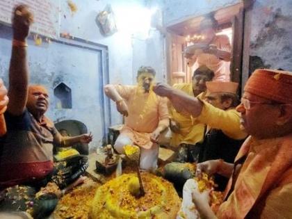 watch Sambhal Kartikeya Mahadev Temple Holi 2025 up celebrates festival colours after 46 years see video jar har mahadev | Sambhal Kartikeya Mahadev Temple Holi 2025: 46 साल का इंतजार खत्म?, पहली बार कार्तिकेय महादेव मंदिर में फूलों और गुलाल के साथ होली, देखें वीडियो