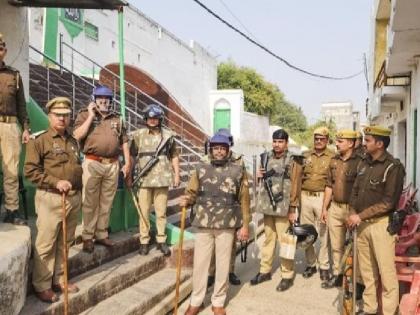 Sambhal Shahi Jama Masjid Survey miscreants pelted stones up police fired tear gas shells | Sambhal Shahi Jama Masjid Survey: संभल की जामा मस्जिद में सर्वेक्षण के दौरान उपद्रवियों ने किया पथराव, हालात काबू करने के लिए पुलिस ने दागे आंसू गैस के गोले Sambhal Shahi Jama Masjid Survey miscreants pelted stones up police fired tear gas shells | Sambhal Shahi Jama Masjid Survey: संभल की जामा मस्जिद में सर्वेक्षण के दौरान उपद्रवियों ने किया पथराव, हालात काबू करने के लिए पुलिस ने दागे आंसू गैस के गोले