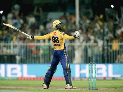 PSL 2018: Darren Sammy sensational knock guides Peshawar Zalmi To Thrilling Win | PSL 2018: 7 गेंदों पर चाहिए थे 16 रन, डैरेन सैमी ने 'एक पैर' पर खेलते हुए दिला दी जीत!