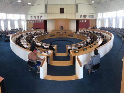 samoa crisis elected leader locked out of parliament | हार से बौखलाए इस देश के पीएम ने संसद पर जड़ा ताला, नई प्रधानमंत्री ने तंबू में ली थपथ 