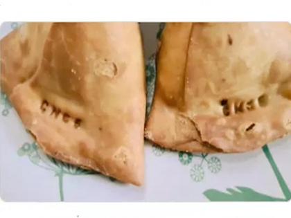 Seeing the serial number on the samosas people made comment some said the halwai seems to be inspired by Amitabh Bachchan | क्या आपने देखा है कभी समोसे पर सीरियल नंबर ? नही देखा तो अब देख लीजिए Seeing the serial number on the samosas people made comment some said the halwai seems to be inspired by Amitabh Bachchan | क्या आपने देखा है कभी समोसे पर सीरियल नंबर ? नही देखा तो अब देख लीजिए