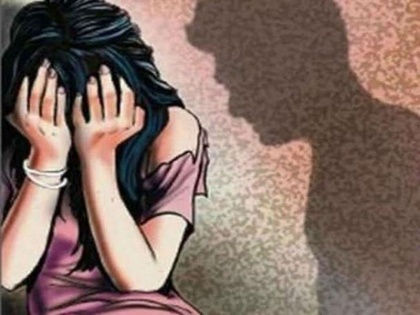 Bihar Samastipur A minor girl accuses father uncle of rape | बिहारः शराब के व्यापार में ग्राहकों के सामने बेटी को पेश करते थे माता-पिता, वायरल वीडियो में लड़की ने पिता, चाचा पर लगाए दुष्कर्म के आरोप, गिरफ्तार