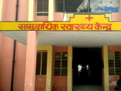 Unconscious patient stuck inside UP healthcare centre after officials lock up and leave | उत्तर प्रदेश: बेहोश महिला को अंदर छोड़ स्वास्थ्य केंद्र के अधिकारी ताला लगाकर चलते बने