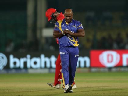 Road Safety World Series 2022 Sri Lanka Legends won 7 wkts Sanath Jayasuriya's bowling masterclass 4 over 2 maiden 3 runs 4 wickets England Legends | Road Safety World Series 2022: श्रीलंका लीजेंड्स अंक तालिका में शीर्ष पर, जयसूर्या का कमाल, 4 ओवर, 2 मेडन, 3 रन और चार विकेट