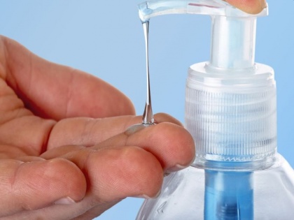 Coronavirus Tips: right way to clean your hands with sanitizer, as per the CDC, sanitizers take about 30 seconds to kill germs and bacteria | Coronavirus: हैंड सैनिटाइजर को हाथों पर इतनी देर तक रगड़ना जरूरी, वरना खत्म नहीं होगा वायरस