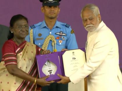 72nd National Film Awards: 72वें नेशनल फिल्म अवॉर्ड्स में छाए कार्तिक-यामी, ममूटी से लेकर संजय मिश्रा तक को मिला सम्मान 10 sanjay mishra wins national award for bhakshak 202609330326
