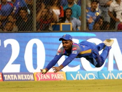 IPL 2018: Sanju Samson perfect catch stuns everyone, fans call him superman | IPL 2018: संजू सैमसन ने पकड़ा हार्दिक पंड्या का लाजवाब कैच, फैंस ने कहा, 'सुपरमैन'