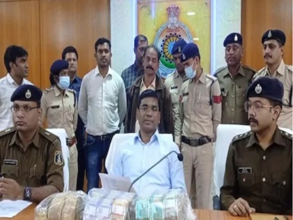 Big drug racket busted, Rs 12 lakh cash recovered along with 371 kg of ganja | नशे के बड़े रैकेट का भंडाफोड़, 371 किलो गांजा के साथ 12 लाख रुपये कैश बरामद