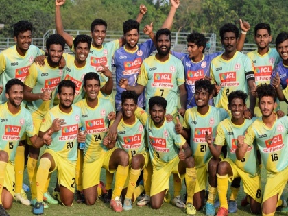 kerala beat bengal to win santosh trophy final after 13 season gap | संतोष ट्रॉफी: केरल ने बंगाल को फाइनल में हराया, 13 साल बाद ट्रॉफी की अपने नाम