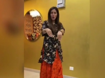 Sapna Chaudhary latest to participate in VMate Corona Anthem watch video here | VIDEO: सपना चौधरी को कोरोना के खिलाफ जंग में जीत का भरोसा, 'कोरोना एंथम' पर डांस करते हुए लोगों को दिया ये खास मैसेज