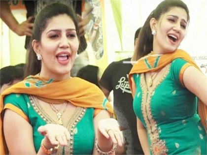 Sapna Choudhary Slap Papsi on stage throwback video viral on social media | Sapna Choudhary Video Viral: जब इस शख्स की हरकतों से परेशान होकर सपना चौधरी ने सरेआम जड़ दिया थप्पड़, वीडियो वायरल