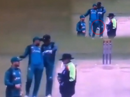 Sarfraz Ahmed Kicks Babar Azam during Northamptonshire vs Pakistan Practice Match, Video goes viral | पाकिस्तानी कप्तान सरफराज अहमद ने मैच के दौरान साथी खिलाड़ी को मारी लात, वीडियो हुआ वायरल