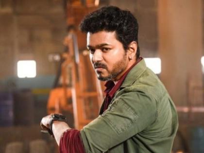 Viral Video: Vijay fans follow his running car | Video: साउथ के सुपरस्टार विजय की कार का पीछा करते भागे फैन्स, जानिए फिर क्या हुआ!