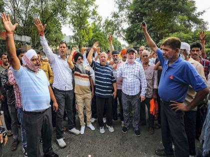 JK: Saror toll plaza has become a fight of mustache, strike and chakka jam for the second time in a week | JK: मूंछ की लड़ाई बन गया है सरोर टोल प्लाजा, एक सप्ताह में दूसरी बार हड़ताल और चक्का जाम