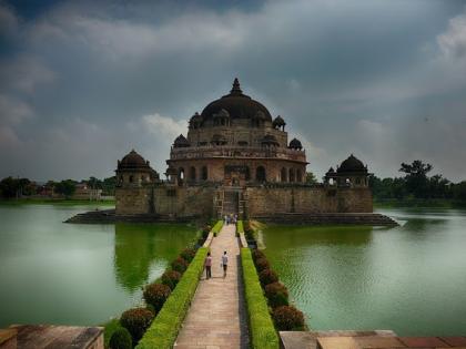 Sasaram Historical Shershah Suri quintals fish found dead pond people said no supply clean water cannot pass through here due being polluted! | सासाराम ऐतिहासिक शेरशाह सूरीः तालाब में मरी पाई गईं कई क्विंटल मछलियां, लोगों ने कहा- साफ पानी की सप्लाई नहीं, दूषित होने के कारण यहां से गुजर नहीं सकते! Sasaram Historical Shershah Suri quintals fish found dead pond people said no supply clean water cannot pass through here due being polluted! | सासाराम ऐतिहासिक शेरशाह सूरीः तालाब में मरी पाई गईं कई क्विंटल मछलियां, लोगों ने कहा- साफ पानी की सप्लाई नहीं, दूषित होने के कारण यहां से गुजर नहीं सकते!