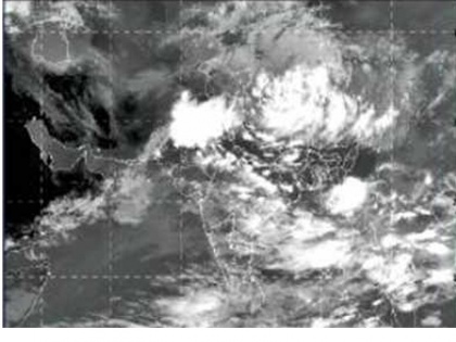 5 isro satellites monitoring flood and rain situation in kerala | Kerala Flood: ISRO 5 सैटेलाइट से रखे हुए है हर पल नजर, 357 की हो चुकी है मौत, साढ़े तीन लाख बेघर