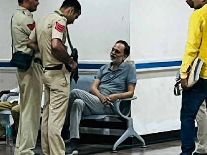 Satyendra Jain health deteriorated in Tihar Jail, brought to Safdarjung Hospital CM Kejriwal said The public is with us | तिहाड़ जेल में बंद सत्येंद्र जैन की तबीयत खराब, सफदरजंग अस्पताल में लाए गए; सीएम केजरीवाल बोले- "जनता हमारे साथ है..."