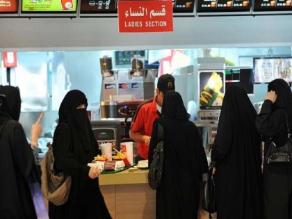Saudi Arabian restaurants will no longer have separate entrances for men and women | सऊदी अरब के रेस्तरां में अब पुरुषों और महिलाओं के लिए नहीं होंगे अलग-अलग प्रवेश द्वार